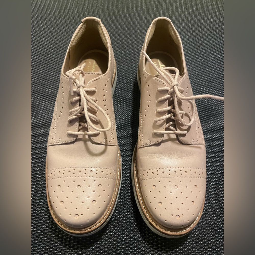 Pink Clark’s Oxford shoes size 7 like new